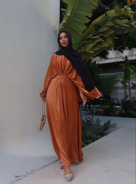 Hijabi Party Outfit, Plus Size Muslim Fashion, Abaya Photoshoot, Hijabi Soiree, Dress Soiree, Indie Top, Ramadan Collection, Hijab Fashion Summer, Muslim Outfits Casual