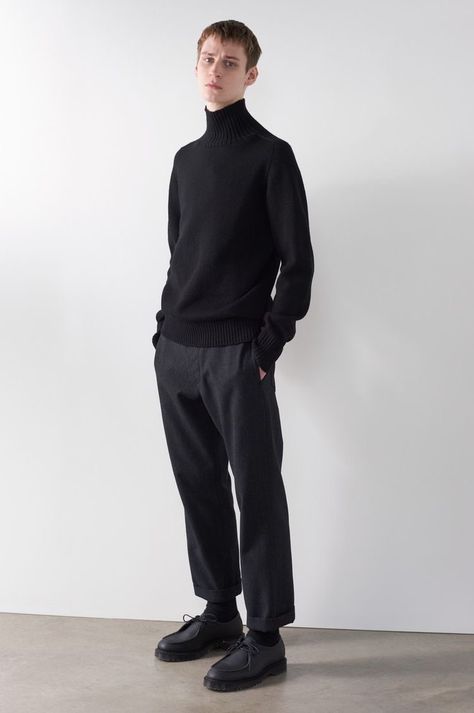 Minimalism Men Style, Office Look Men, Teacher Outfits Men, Male Teacher Outfits, Male Runway, Trousers Outfit Men, British Outfits, Margaret Howell, Teacher Outfits