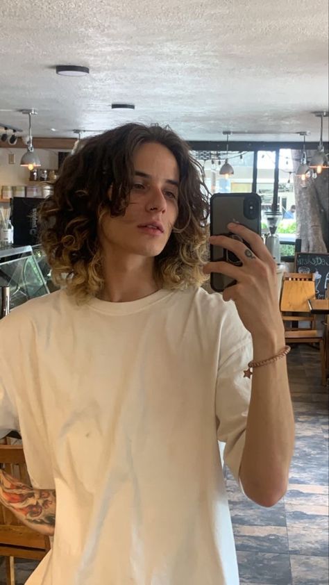 Greasy Hair Men, Wavy Layered Hair, Long Curly Hair Men, Curly Shag Haircut, Long Curly Haircuts, Shoulder Length Curly Hair, Men Haircut Curly Hair, Haircut Curly, Thick Curly Hair