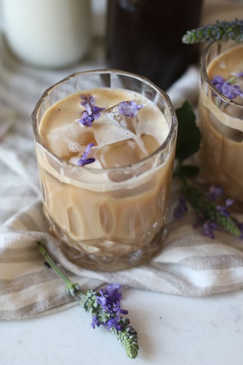 Lavender Espresso Martini, Ice Coffee Recipes, Lavender Iced Coffee, Coffee Martini Recipe, Coconut Iced Coffee, Caramel Martini, Salted Caramel Coffee, Nespresso Recipes, Espresso Martini Recipe