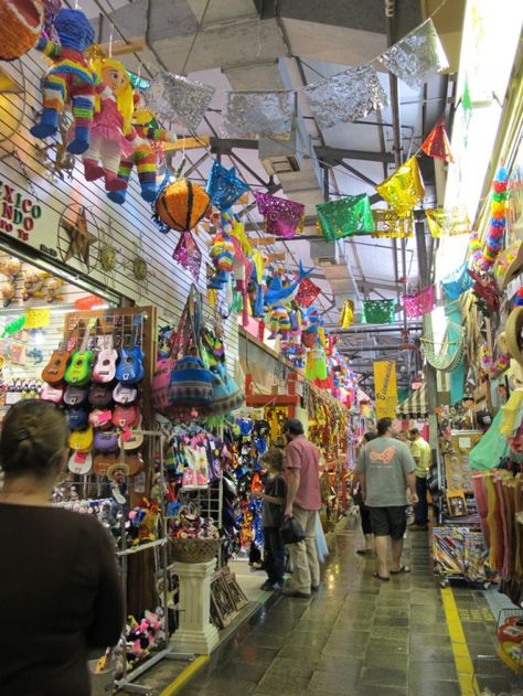 Historic Market Square - San Antonio, Texas - Take in the #sights and #shop till you drop in a vibrant and lively San Antonio! San Antonio Vacation, Texas Adventure, Texas Places, Texas Vacations, Texas Roadtrip, Market Square, George Strait, Texas Travel, Dresses Outfits