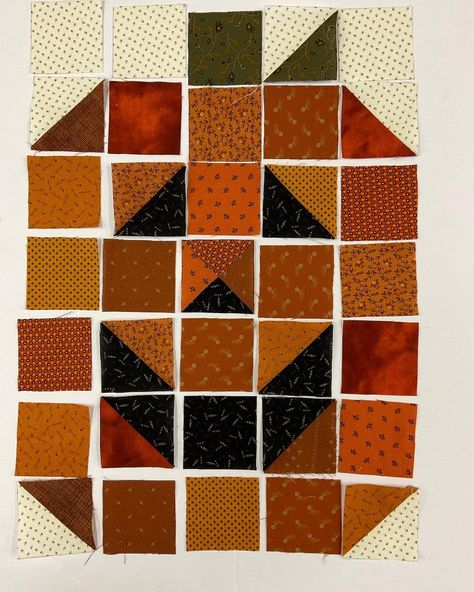 Quilted Pumpkin Wall Hanging, Quilt Pumpkins, Fall Leaves Quilt, Thimbleberries Quilts, Pumpkin Quilts, Pumpkin Quilt Pattern, Pumpkin Quilt, Autumn Quilts, Halloween Sewing Projects