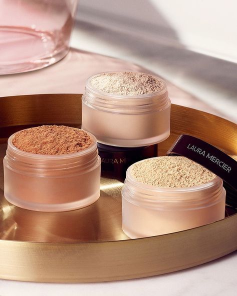 Laura Mercier Loose Setting Powder, Makeup Carnaval, Laura Mercier Powder, Gel Mascara, Translucent Setting Powder, Glitter Makeup Looks, Brightening Powder, Tan Skin Tone, Loose Setting Powder