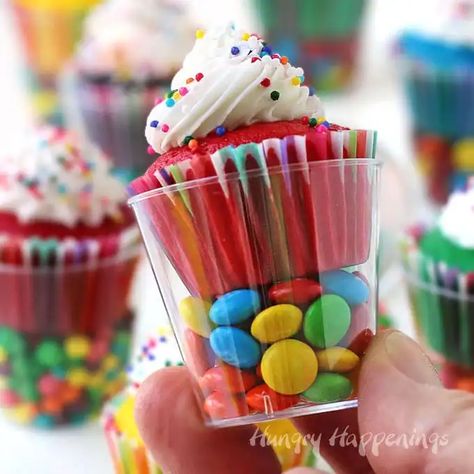 Mini Cupcakes in Candy Filled Shot Glasses Cupcake Fondant, Graduation Party Foods, Birthday Desserts, Fondant Cupcakes, Crafts For Boys, Birthday Treats, Sleepover Party, Party Treats, Cupcake Party