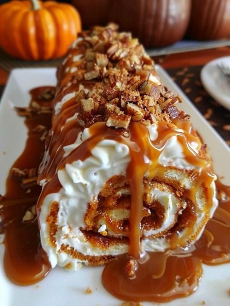 Caramel Pumpkin Roll, Spice Cake Roll, Caramel Spice Cake, Pumpkin Swiss Roll, Best Pound Cake Recipe, Lemon Cream Cake, Banana Muffins Easy, Cinnamon Glaze, Swiss Rolls