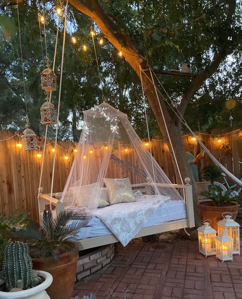 Outdoor Patio Inspiration, Garden Pathway Ideas, Interactive Spaces, Garden Swings, Garden Sitting Areas, Pathway Ideas, Garden Day Bed, Outdoor Pallet Projects, Glam House