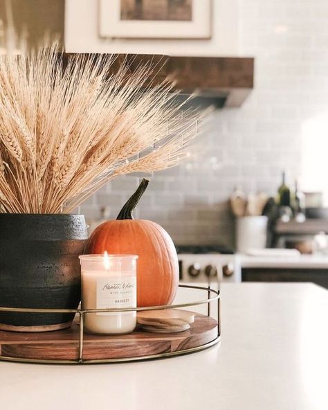 Fall Indoor Plant Arrangements, Cozy Ideas, Fall Kitchen Decor, Apartment Decoration, Fall Stuff, Interior Vintage, Fall Decor Inspiration, Fall Thanksgiving Decor, Fall Kitchen