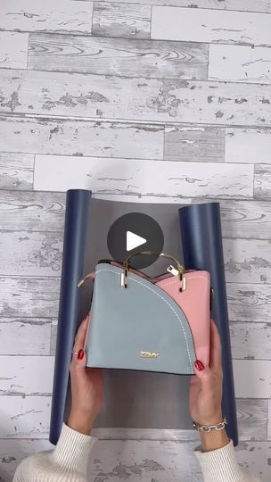 Gift Wrapping Ideas For Handbag, How To Gift Wrap A Handbag, Handbag Gift Wrapping Ideas, How To Wrap A Backpack As A Gift, How To Wrap A Purse As A Gift, Unique Wrapping Ideas, Rapping Paper, Big Handbags, Big Shoulders