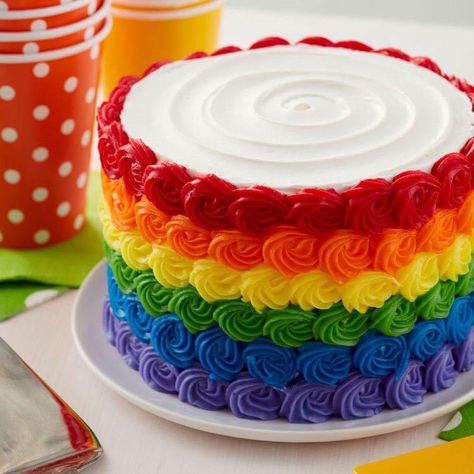 Easy Cocomelon Cake Ideas, Colourful Cakes Birthday, Colorful Cake Ideas, Simple Rainbow Cake, Rainbow Cake Designs, Rainbow Cake Decorating Ideas, Rainbow Icing, Rainbow Desserts, Rainbow Cakes