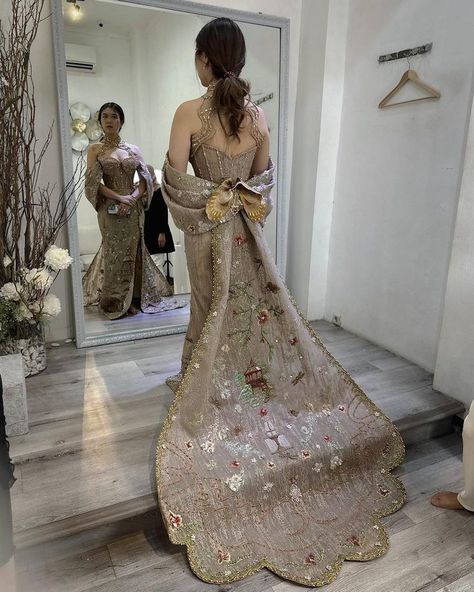 LOTA | Wedding & Evening Rent & Custom Gown Tangerang (@lota_id) • Instagram photos and videos Modern Cheongsam Wedding, Cheongsam Wedding, Draw Fashion, Modern Cheongsam, Custom Gown, Outfit Design, Traditional Costume, Tangerang, Cheongsam