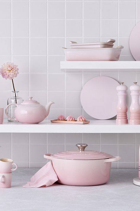 Le Creuset Pink, Pink Kitchen Appliances, Le Creuset Kitchen, Le Creuset Colors, Pink Tractor, Pastel Kitchen, Pink Lifestyle, Pink Shop, Kitchen Organisation