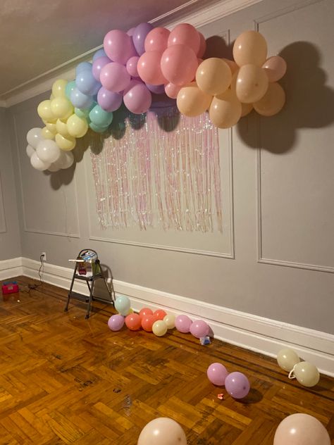 Simple Ballon Arrangement with shimmery backdrop Shimmery Backdrop, Ballon Arrangements, Balloon Arrangement, Simple Birthday, Arrangement Ideas, Food Table, Shower Ideas, Baby Mobile, Baby Shower