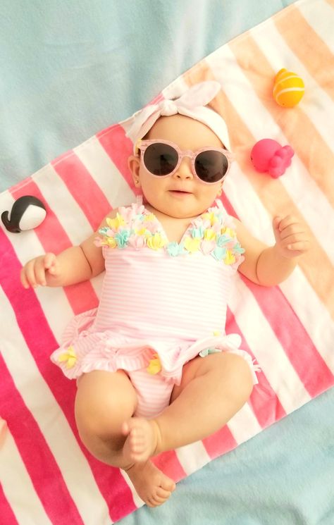 Sunshine Monthly Photos, Summer Baby Milestone Picture, June Photoshoot Ideas, 10 Months Baby Photography, Summer Baby Pictures, Summer Baby Photos, Diy Newborn Photography, Baby Boy Newborn Photography, Baby Milestones Pictures