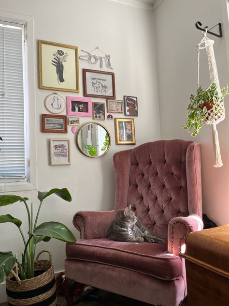 Vintage Small Room Ideas, Pink Velvet Chairs Living Room, Bedroom Armchair Ideas, Pink Armchair Living Room, Cozy Chair Aesthetic, Pink Arm Chairs, Pink Lounge Chair, Cottagecore Chair, Pink Vintage Apartment