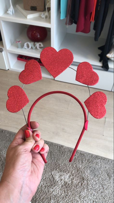 Diy Heart Headband, Valentines Day Costume Women, Valentine’s Day Costume, Dark Cupid Costume, Evil Cupid Costume, Diy Cupid Costume, Cupid Costume Womens, Cupid Costume Aesthetic, Cupid Diy