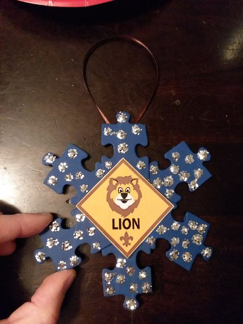 Lion ornament example ready for our Dec meeting! Cub Scout Christmas Ornaments, Cub Scout Christmas Crafts, Scout Ornaments Diy, Cub Scout Christmas Party, Cub Scout Ornaments Diy, Lion Den Meeting Ideas, Lion Cub Scout Activities, Lion Scout Activities, Elf Olympics