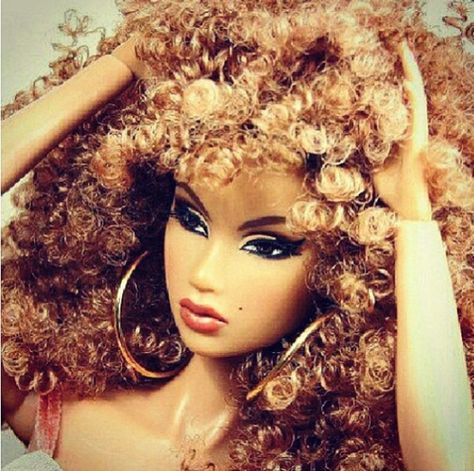 Natural curly hair Natural Hair Doll, Celebrity Dolls, Diva Dolls, African American Dolls, Im A Barbie Girl, Black Dolls, Beautiful Barbie Dolls, Black Barbie, Barbie I