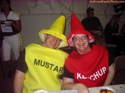 Opposites Attract - AwkwardFamilyPhotos.com #couplescostumes are a great way to ensure everyone knows you're awkward together Opposites Costumes, Opposites Attract Costume, Moving To Alaska, Dress Up Day, Opposites Attract, Spirit Week, Sports Day, Family Halloween Costumes, Family Halloween