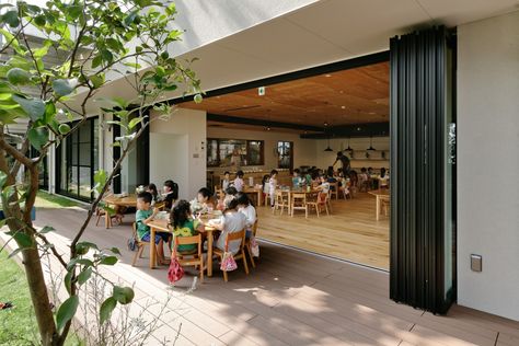 Gallery of KM Kindergarten and Nursery / HIBINOSEKKEI + Youji no Shiro - 5 Classroom Architecture, Elementary School Architecture, Outdoor Kindergarten, Kindergarten Interior, Innovation Architecture, Outdoor Learning Spaces, School Building Design, Daycare Decor, Daycare Design