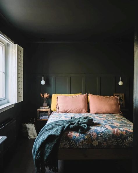 8 Ceiling Paint Color Trends to Consider for Your Next Home Refresh Bedroom Farrow And Ball, Dark Painted Ceiling, Dark Ceilings, Drawing Room Colour, Dark Green Bedroom, Card Room Green, Ceiling Paint Colors, Green Front Doors, Trending Paint Colors