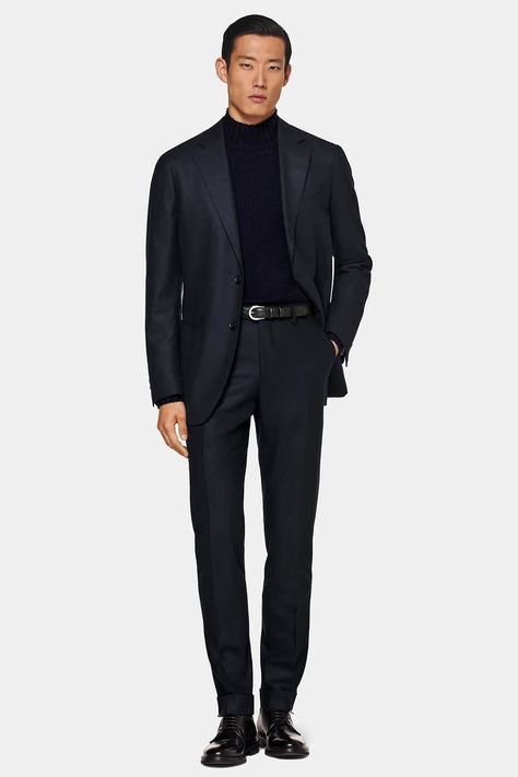 Black Suits With Turtle Neck Men, Black Leather Shoes Outfit, Black Outfit For Wedding, Elegant Outfits For Men, Outfit For Wedding Guest, Leather Shoes Outfit, Turtle Neck Outfit Men, Suit Turtleneck, All Black Outfit For Party