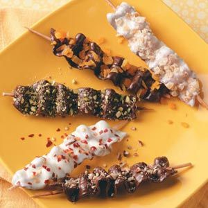 Chocolate-Covered Bacon Recipe!  You in or out?  I can do caramel bacon or candied bacon...  not sure about chocolate covered. Caramel Bacon, Snacks Savory, Chocolate Covered Bacon, Chocolate Bacon, Bacon Recipe, Bacon Lover, Recipes Chocolate, Candied Bacon, Fall Foods