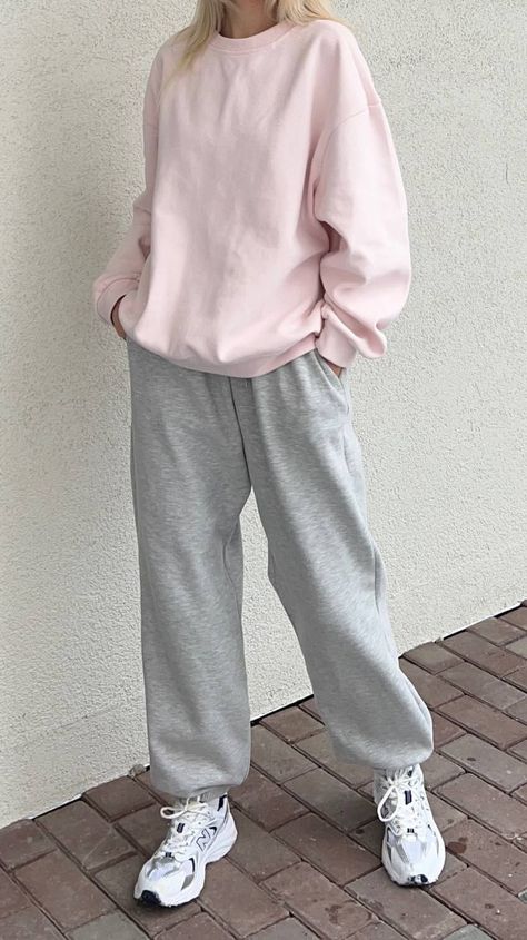 Clean Outfits For Women, Comfy School Outfits Winter, Sweatpants And Hoodie Outfit, Grey Sweatpants Outfit, Hoodie And Sweatpants Outfit, Gray Sweatpants Outfit, Comfy School Outfits, Oversize Outfit, Nyc Fits