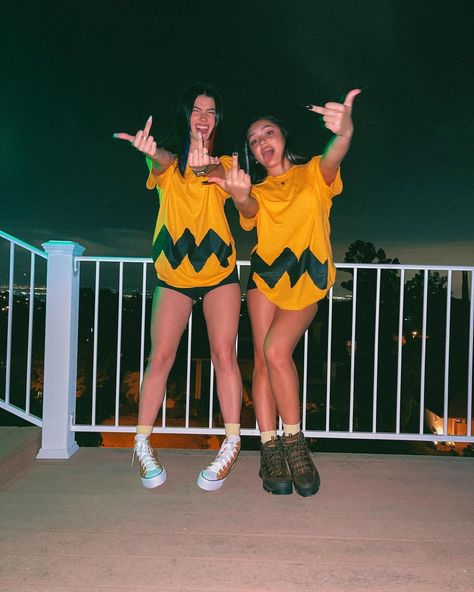 Charlie Brown Costume, Q Photo, Charlie Brown Halloween, Charli Damelio Photos, Anime Black Hair, Charli D'amelio Rare, Charli D'amelio Aesthetic, Charlie Damelio, Cute Poses For Pictures