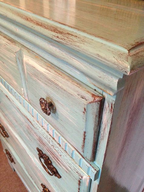 Distressing Old Furniture with Paint: DIY Tutorial – Trends with Benefits Antiquing Furniture Diy, Distressed Furniture Diy, Distressed Wood Furniture, Distressed Dresser, Distressed Furniture Painting, Painting Old Furniture, Painting Antique Furniture, Rustic Furniture Diy, Diy Dresser Makeover