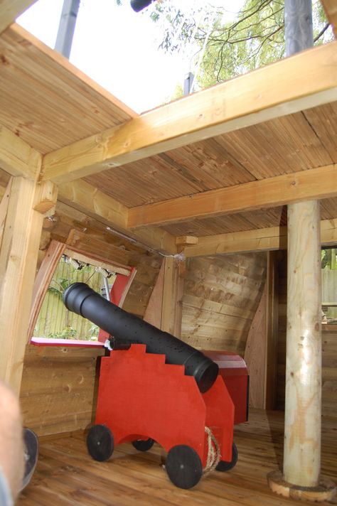 Pirate Playhouse Diy, Pirate Playground Ideas, Pirate Ship Playground Diy, Pirate Ship Treehouse, Pirate Ship Playground, Boat Playhouse, Pirate Fort, Pirate Treehouse, Pirate Ship Playhouse Plans