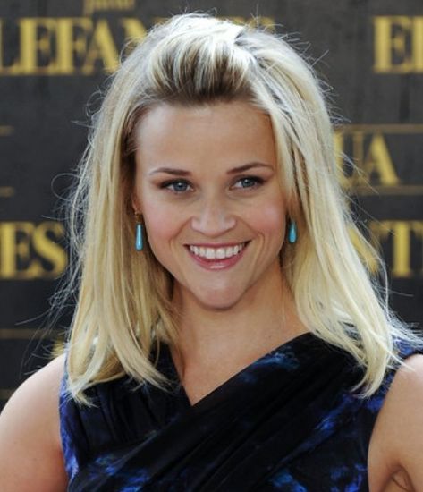 Bangs Pulled Back, Pin Back Bangs, Reese Witherspoon Hair, Retro Bob, Simple Elegant Hairstyles, Reece Witherspoon, Hairstyle Bangs, Prom Hair Styles, Growing Out Bangs