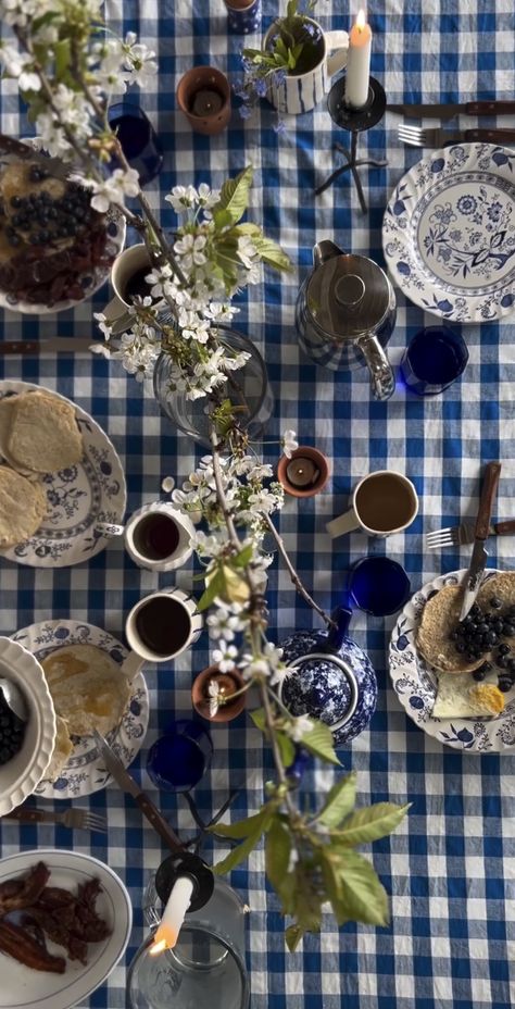 Bohemian Tablescape, Table Flatlay, Cottage Table, Outdoor Dinner Parties, Earthy Home, Beautiful Tablescapes, Table Setting Decor, Table Scapes, Table Scape