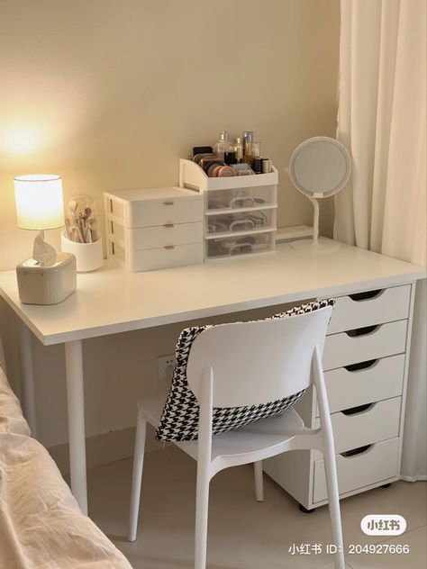 Mirror Picture Frames, Cute Room Aesthetic, Aesthetic Study Table, Cozy Desk Setup, Ikea Inspired Bedroom, Penyimpanan Makeup, Bedroom Ideas For Small Rooms Cozy, Dorm Room Styles, Room Organization Bedroom