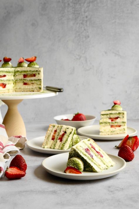 strawberry matchamisu cake – tentimestea Matcha Loaf Cake, Strawberry Matcha Tiramisu, Strawberry Matcha Dessert, Saturday Appetizers, Strawberry Fruit Cake, Matcha Strawberry Cake, Matcha Strawberry, Matcha Tiramisu, Flavour Combinations