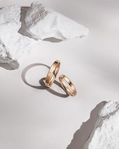 Moodboard Jewelry, Jewellery Shoot Ideas, Jewellery Catalogue, Rock Photoshoot, Jewelry Promo, Jewelry Still Life, Product Campaign, Jewelry Product Photography, Gold Watches For Men