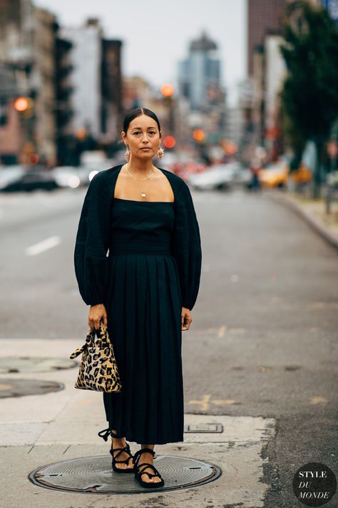 New York SS 2019 Street Style: Rachael Wang - STYLE DU MONDE | Street Style Street Fashion Photos Rachael Wang Rachel Wang, Rachael Wang, Reportage Photography, New York Street Style, Style Muse, Street Style Summer, Street Style Inspiration, Fashion Week Street Style, Street Chic