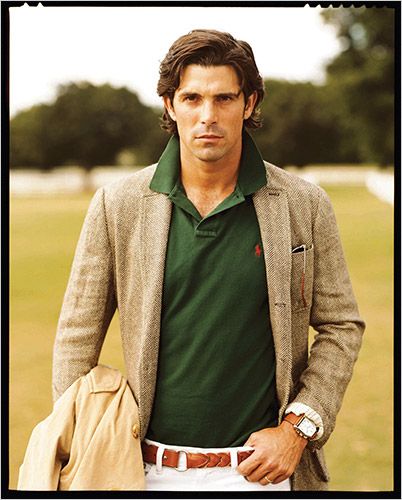 Good holiday outfit for men Green Polo Shirt Outfit Men, Ralph Lauren Ad, Polo Shirt Outfit, Polo Shirt Outfit Men, Nacho Figueras, Preppy Man, Kinds Of Haircut, Green Polo Shirt, Shirt Outfit Men