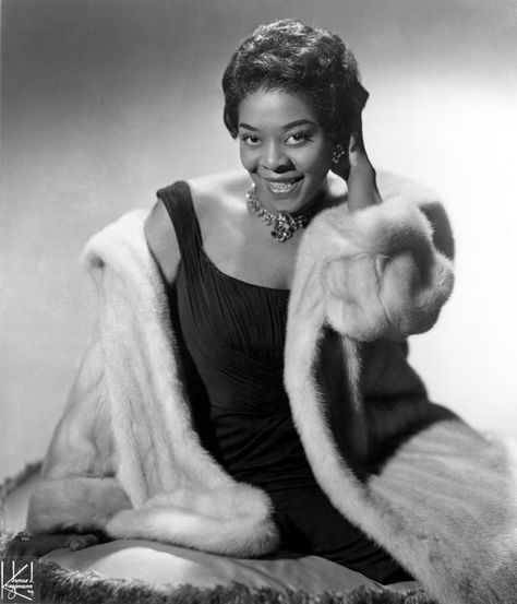 Dinah Washington, Billy Holiday, Black Glamour, Music Rhythm, Vintage Black Glamour, Jazz Musicians, Black Music, Aretha Franklin, Rhythm And Blues