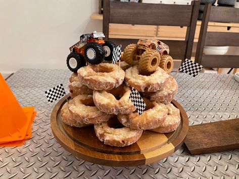 Monster Truck Desert Table, Monster Truck Dinosaur Party, Monster Truck Donut Party, Monster Jam Cake Pops, Diy Monster Jam Birthday Party, Monster Jam, Decoration Party, Dino Birthday, Bday Cake