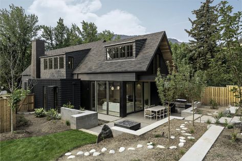 Photo 2 of 24 in A Colorado Mullet House Hides Its Wild Side Behind a Traditional Facade - Dwell Cabin Modern, Timber Screens, Nut House, Glazed Walls, Container Architecture, Modern Architects, House Studio, Passive House, Exclusive Home