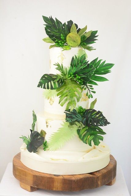 Tropical Wedding Cake, Tropical Wedding Inspiration, Vintage Wedding Cake Topper, White Buttercream, Fiesta Tropical, Buttercream Wedding Cake, Wedding Cakes With Cupcakes, Cake Trends