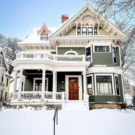 Houses Victorian, Victorian House Colors, Victorian Renovation, Victorian House Plans, Saint Paul Minnesota, Victorian Style Homes, Minnesota Home, Famous Houses, Victorian Buildings