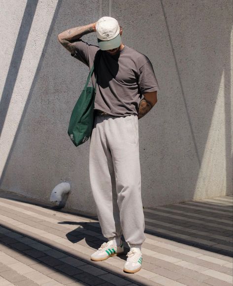 Guys Sweatpants Outfit, Daniel Simmons, Paris Lookbook, Sporty Outfits Men, Streetwear Outfit Ideas, Spring Outfits Men, Oversize Shirt, Mens Trendy Outfits, Street Style Outfits Men