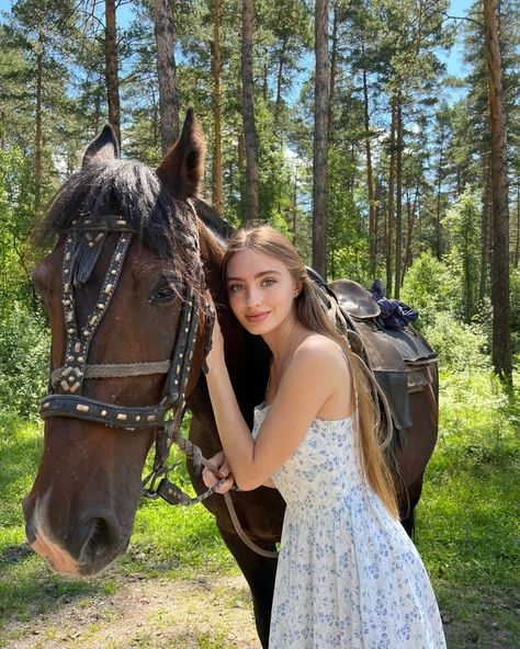 Soft Life Era, A Soft Life, Pose Fotografi, Soft Life, Rich Girl Lifestyle, Feminine Aesthetic, Nature Girl, Horse Girl, Insta Photo Ideas