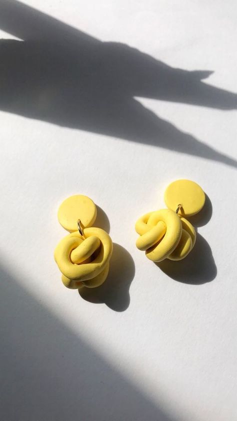 Yellow Statement Earrings, Crea Fimo, Polymer Clay Jewelry Tutorials, Polymer Earrings, Polymer Clay Jewelry Diy, Polymer Jewelry, Clay Jewelry Diy, Clay Design, Yellow Earrings