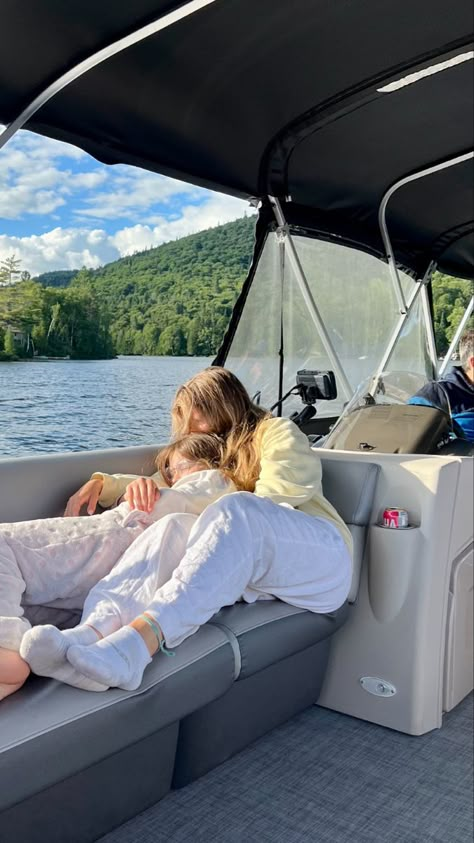 Boat Photos, Boat Photoshoot, Family Aesthetic, Family Boats, Cold Lake, Summer Boats, Boat Day, Snap Ideas, Insta Photos