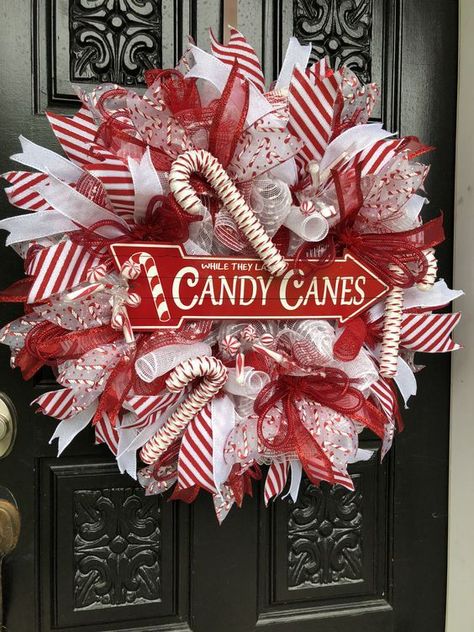 50 Best Candy Cane Christmas Decorations which are the "Sweetest things you've Ever Seen" - Hike n Dip Red And White Wreath, Christmas Candy Cane Decorations, Fete Saint Patrick, Stick Christmas Tree, Cheap Christmas Diy, Wreath Candy, Rustic Christmas Wreath, Candy Cane Wreath, Christmas Mesh Wreaths