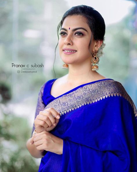 Royal Blue Saree, Dupion Silk Saree, Indian Designer Sarees, Blue Saree, Contrast Blouse, Woman Weaving, Saree Look, Soft Silk Sarees, Traditional Sarees