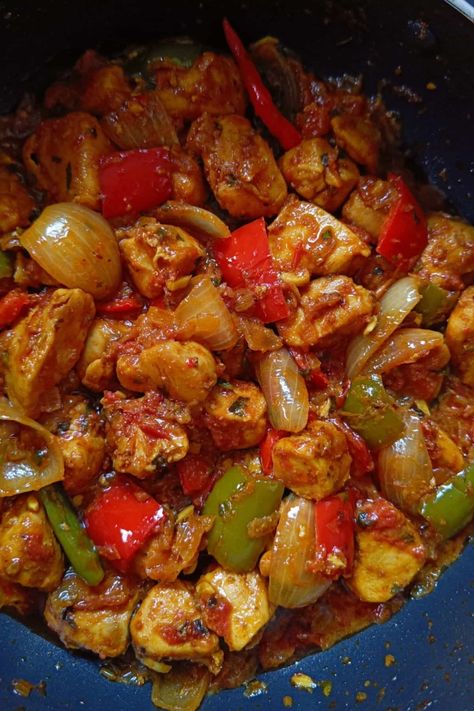 Chicken Jalfrazie Recipe, Chicken Jalfrezi Recipe Pakistani, Boneless Chicken Recipes Indian, Jaffna Food, Jalfrezi Chicken, Chicken Jalfrezi Recipe, Jalfrezi Recipe, Indian Takeout, Chicken Jalfrezi