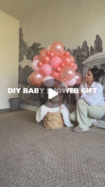 How To Create A Hot Air Balloon With Balloons, Hot Air Balloon Diy How To Make, Hot Air Balloon Baby Basket, Gifts In Balloons, Mini Hot Air Balloon Diy, Dollar Tree Hot Air Balloon Basket, Baby Shower Open Gift Display Ideas, Diy Air Balloon Basket, Diy Baby Shower Gifts For Girls Ideas